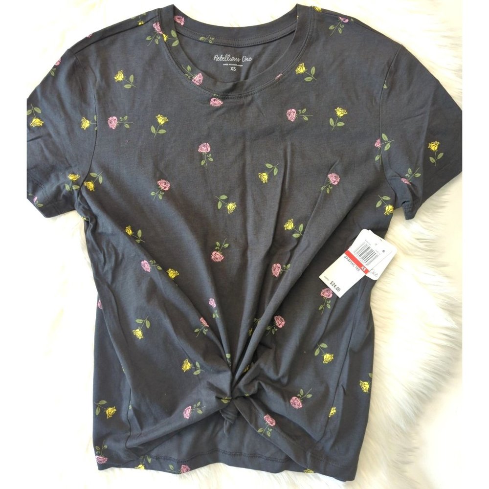 NWT Rebellious One Womens Rose Graphic Print Tee T-Shirt Short Sleeves Charcoal